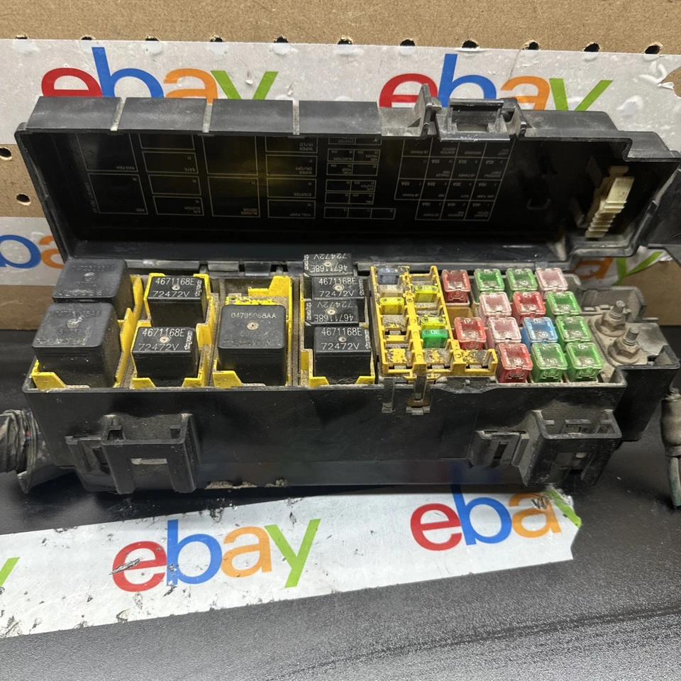 Módulo OEM de junção caixa de fusíveis Jeep Liberty 2006 - Imagem 2 de 4