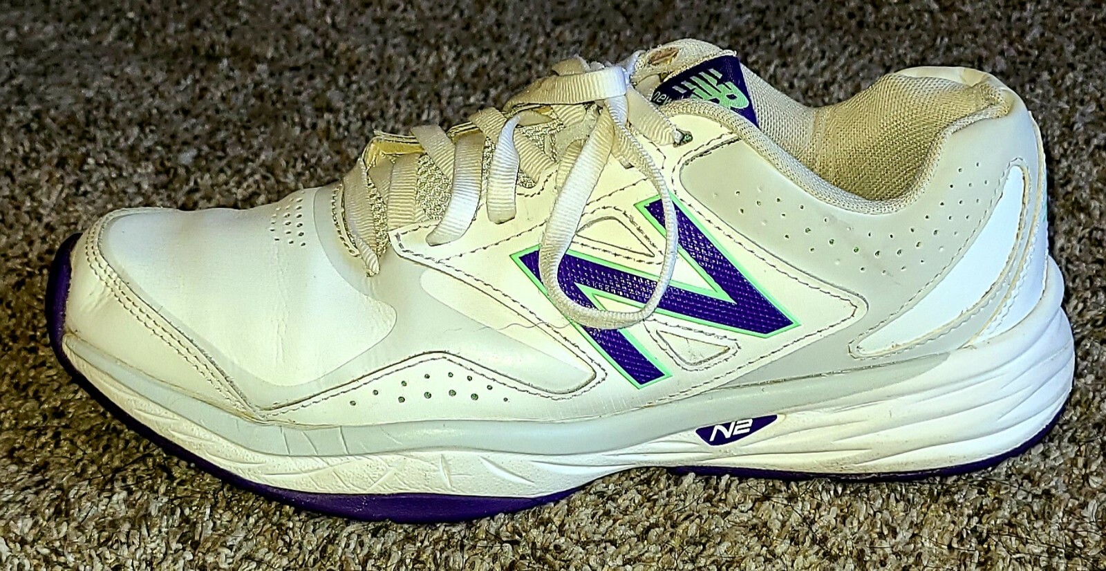 Women's New Balance Shoes Sz.8 Lace-up Sneakers 824