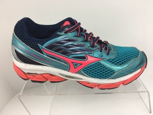 coral athletic shoes
