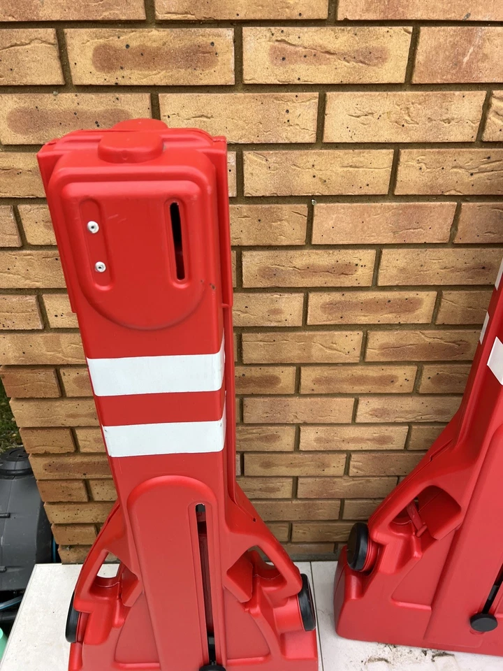1x Folding Traffic Barrier Red 210x50x105  - Image 2 of 4