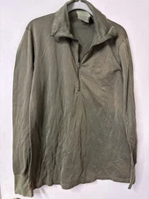 US Military Heat Retentive Moisture Resistant Green 1/4 Zip Sleeping Shirt Sz M