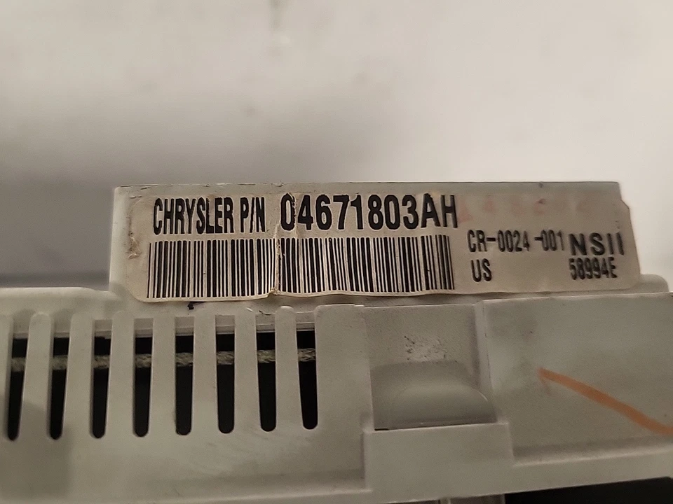 2001 - 2005 Chrysler PT Cruiser Speedometer Instrument Cluster. SS3 - Imagem 4 de 4