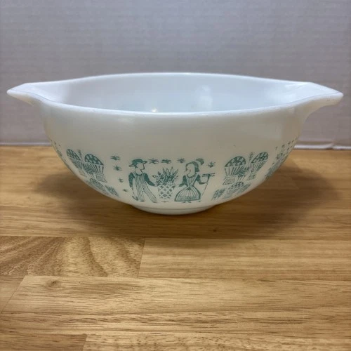 Vintage Pyrex Amish Butterprint Turquoise White Cinderella Bowl 2.5 Quart Handle