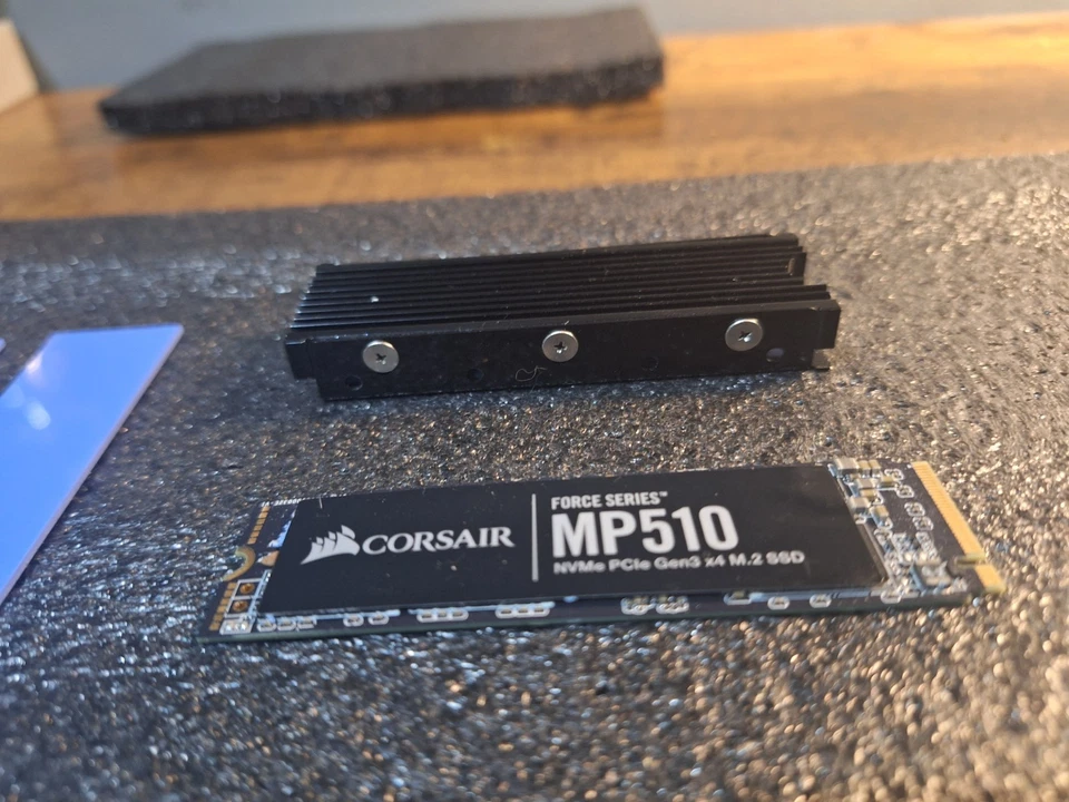 Corsair MP510 NVMe SSD 240GB + MHQJRH M.2 2280 Heatsink Bundle - Image 3 of 4