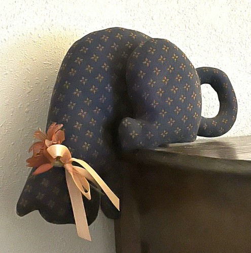 LG Country Primitive Tapestry Peering Farm Cat Cabinet Sitter Navy Blue w Bow - Picture 4 of 5