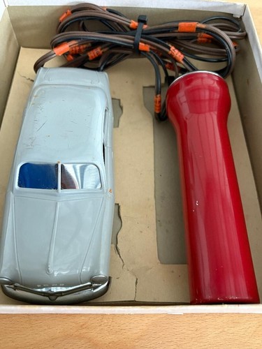 Vintage 1949 FORD Custom 4 DOOR 1/25 scale REMOTE CONTROL PROMO MODEL BY AMT - Picture 3 of 23
