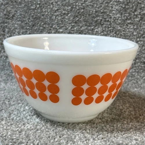 VINTAGE 1960s PYREX ORANGE DOT 1.5 PT #401 OVENWARE SERVING BOWL PERFECT DOTS