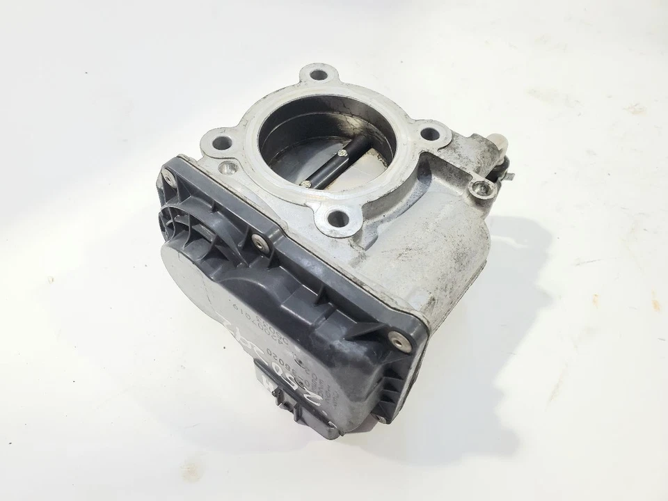 Cuerpo del acelerador de inyección de combustible usado se adapta a: conjunto de válvula de acelerador Toyota Camry 2014 Foto 2 de 4