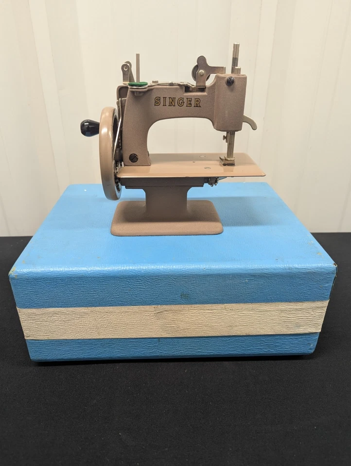 Máquina de coser vintage Singer Sewhandy 20 miniatura original de metal juguete para niños Foto 2 de 4