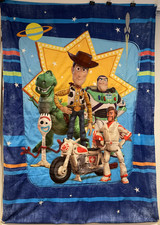 Toy Story 4 Character Quilt/Comforter, Woody, Buzz Lightyear 41" x 57"