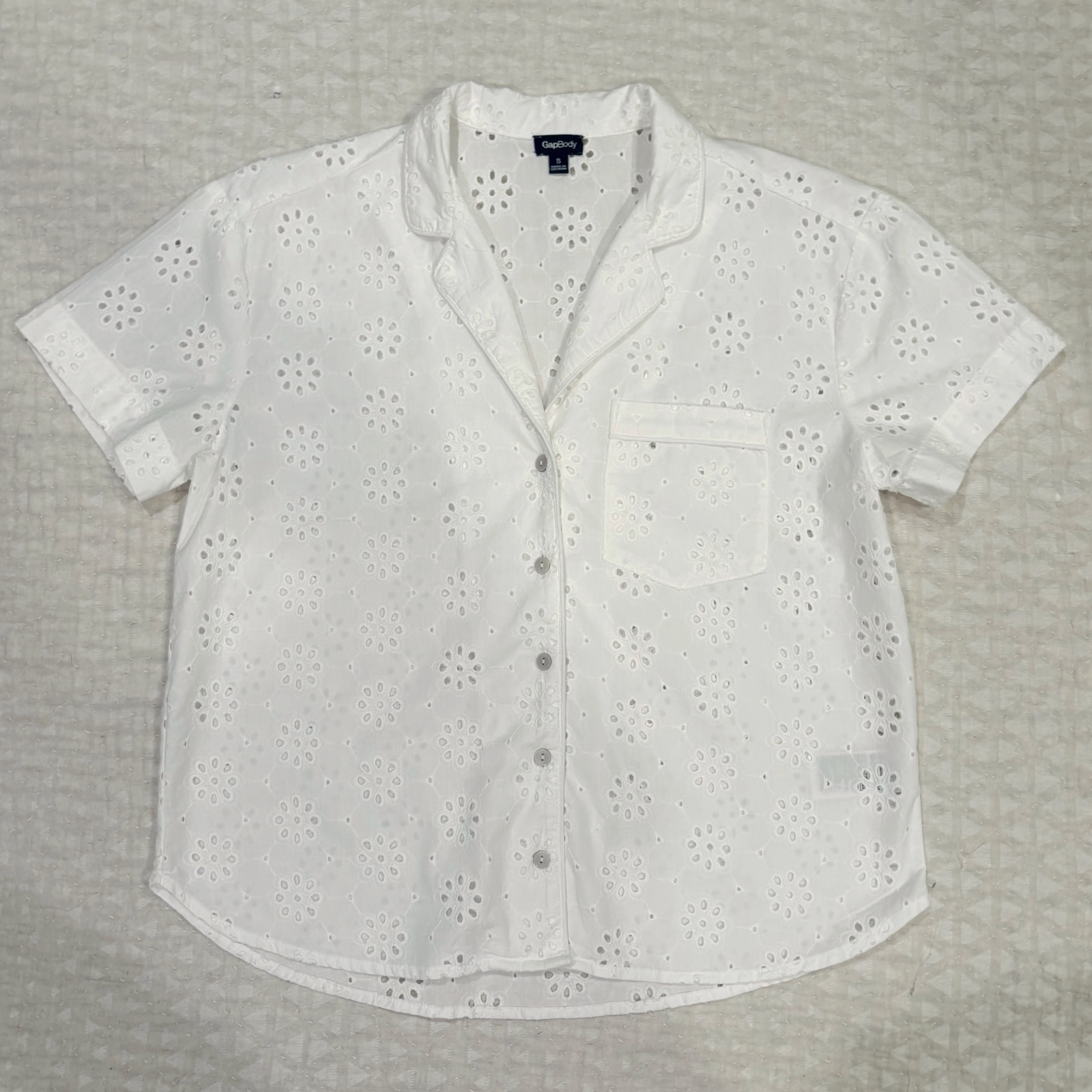 Gap Body Short Sleeve Button Up Collared Shirt Embroidered Eyelet White (SMALL)