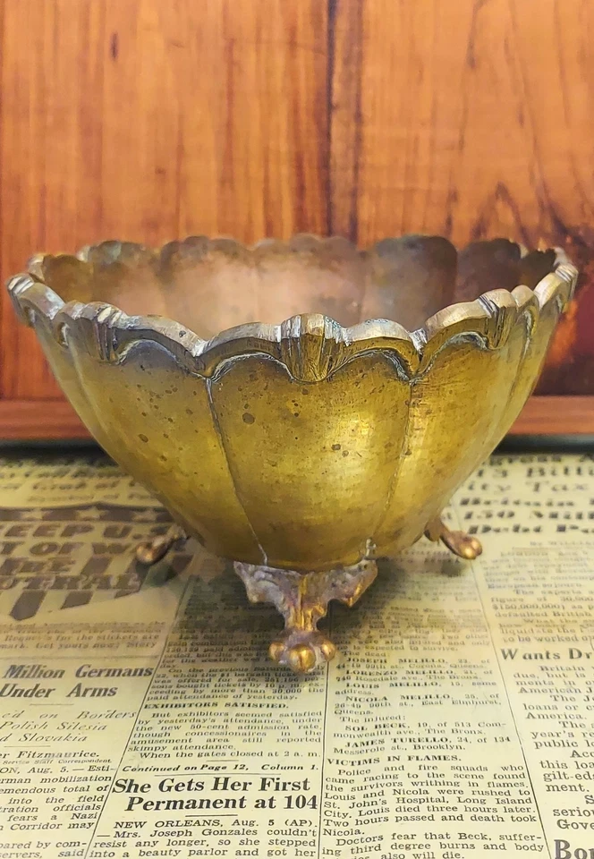 Cuenco victoriano de latón ornamentado con patas ovalado vintage pesado 9,5" x 7,25" x 4,25" de alto Foto 3 de 4