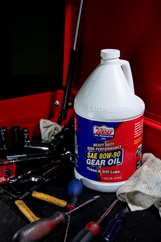 Advanced SAE 80W-90 Gear Oil - 1 Gallon Bottle for Optimal Vehicle Performance - Picture 6 of 8