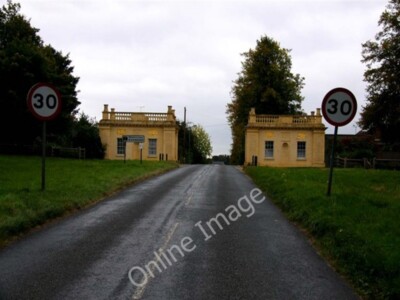 Photo 6x4 Gatehouses on Stowe Avenue Buckingham  c2009