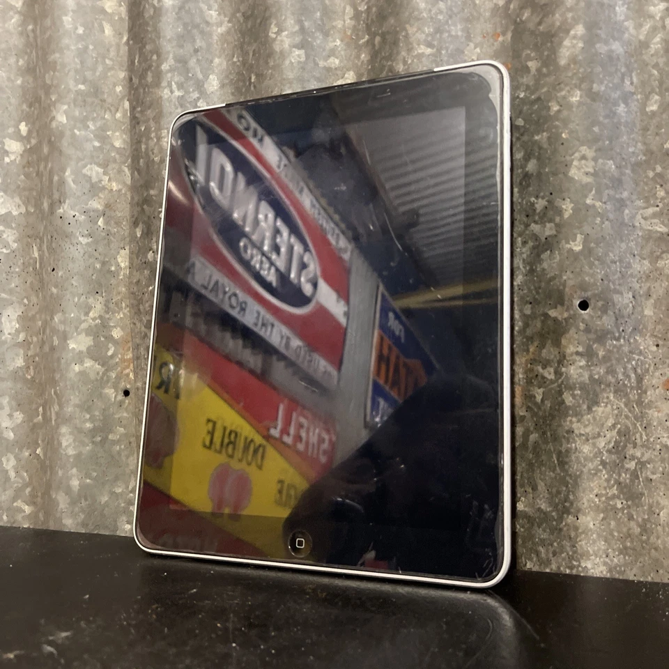 Apple iPad A1337 64GB Wi-Fi & Cellular 1st Generation Parts / Repais UNTESTED - Image 3 of 4