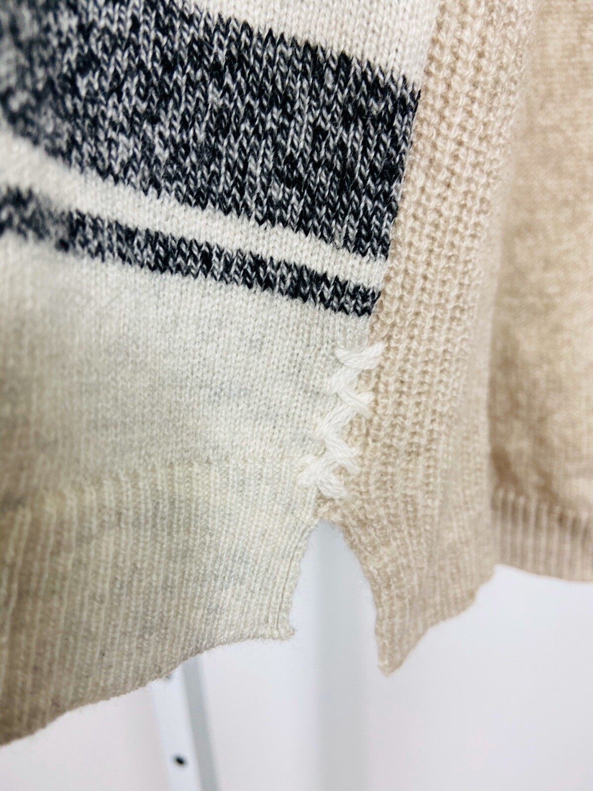Label + thread Size Medium Wool Cashmere Sweater … - image 3