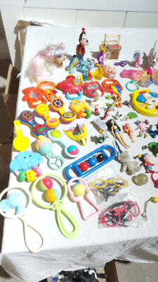 MAXI LOT FIGURINES FAMILLES DU MONDE