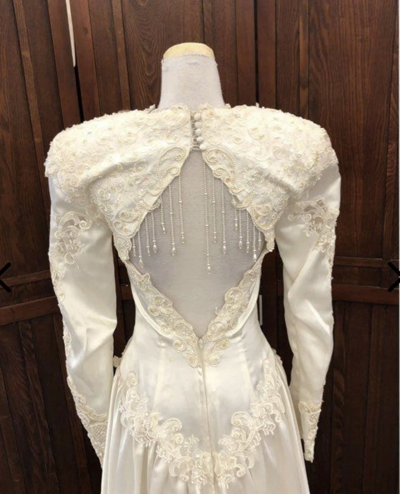 Vintage Wedding Dress | Keyhole Back | Dangling Pearl Trim | Fairy | Cottagecore - Image 4 of 4