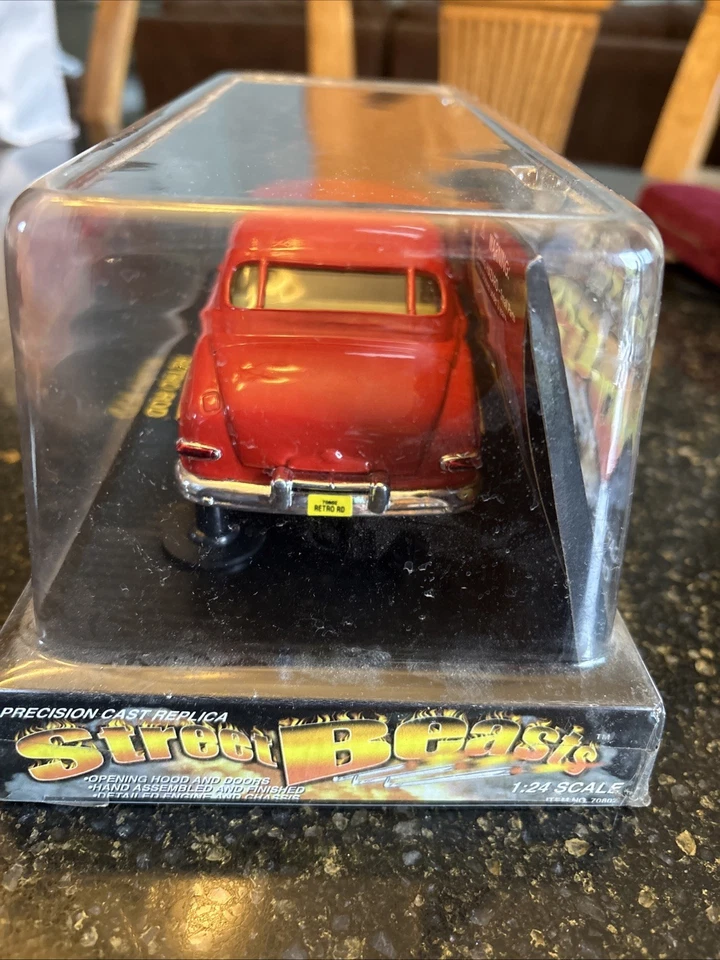 Street Beasts Retro Rod 1:24 Scale Classic Metal Work's 1949 Mercury Coupe NIB - Image 3 of 4