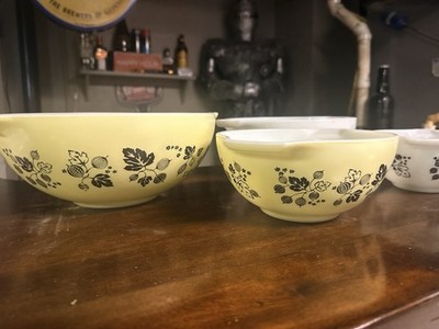 PYREX 444 Gooseberry Cinderella Mixing Bowl Set 4pc Yellow/White 4 qt