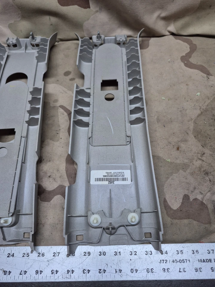 GMC YUKON 2007-20114 Upper B Pilar panel de ajuste bronceado OEM Lh Rh Foto 4 de 4