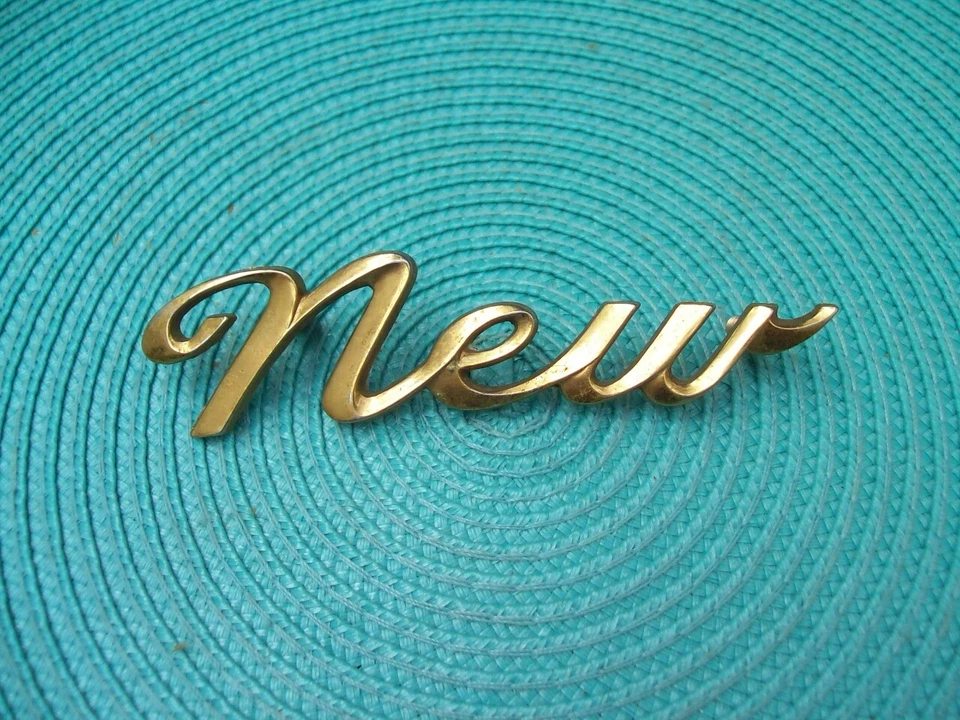 NOS MoPar 1954 年 54 克莱斯勒纽约客黄金四分之一面板命名对 — 第 3/4 张图片