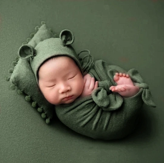 Newborn Photo Prop Photo Shoot Outfit Boy Girl Bear Bonnet + Wrap + Pillow Set