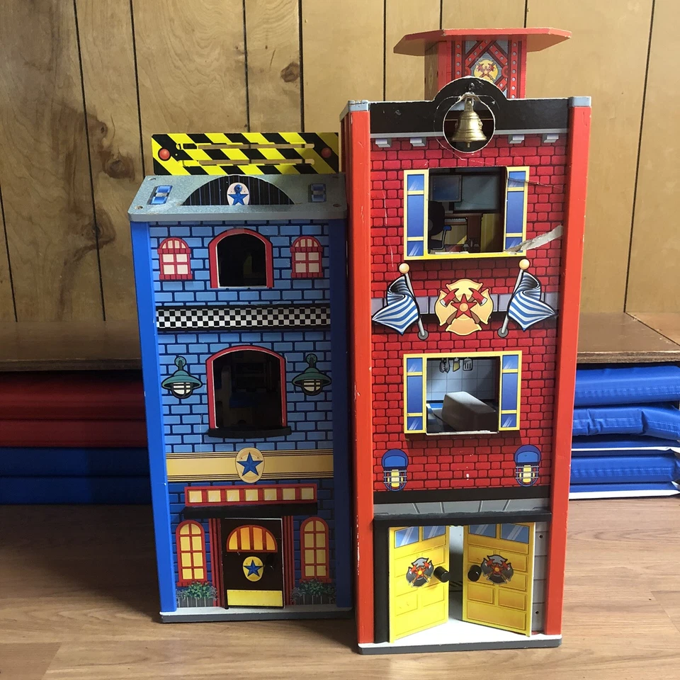 KidKraft ESTACIÓN DE BOMBEROS Trabajo Oficina Juego Pliega Puertas Ventanas Piezas Aleatorias Foto 2 de 4