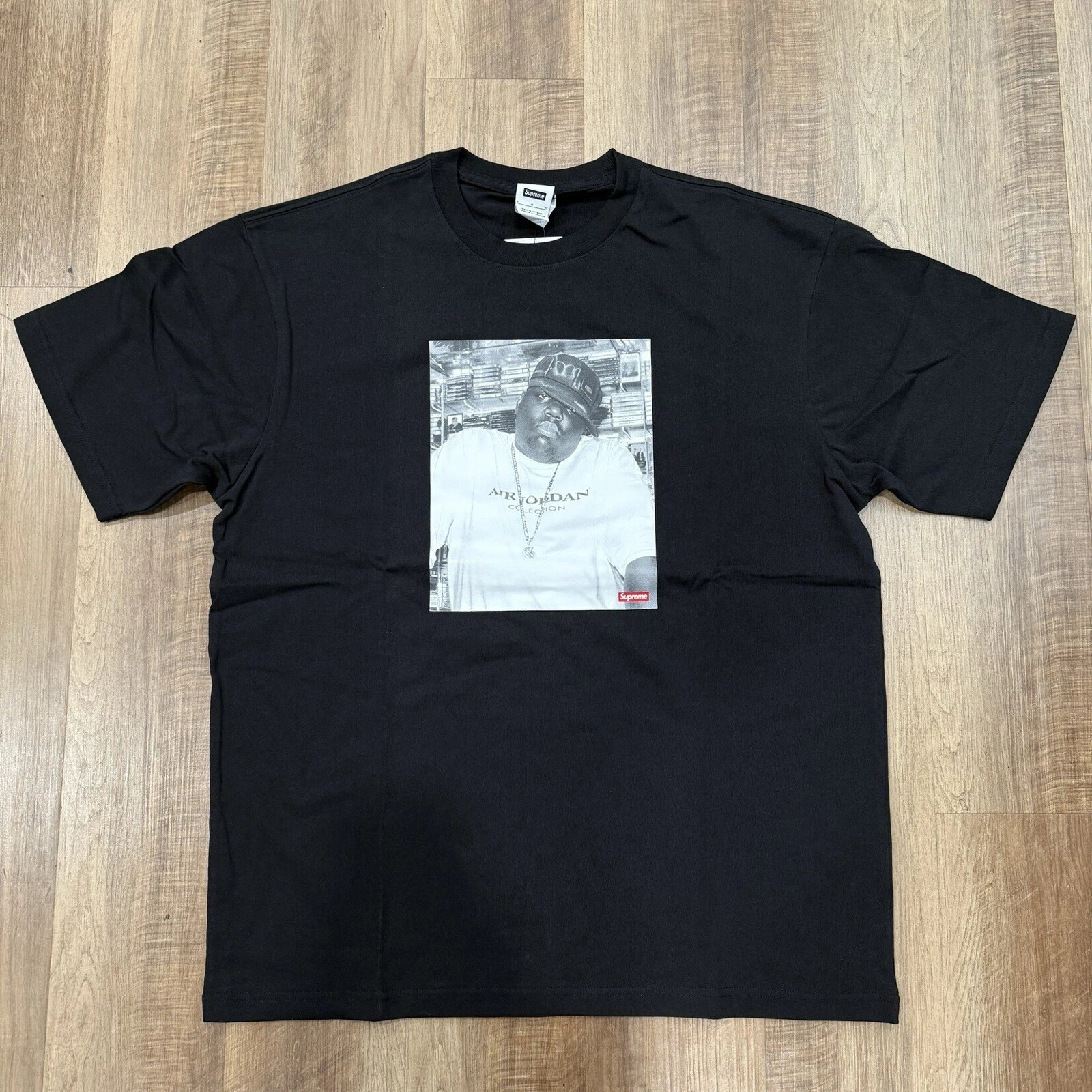 Supreme x Air Jordan Biggie S/S Top FW24 Notorious BIG T Shirt   Noir moyen