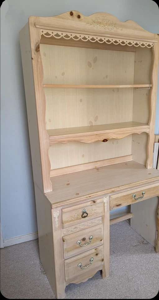 Escritorio de 4 cajones Whitewashed Knotty Pine Cottage de 1990 con estantería recogida local  Foto 2 de 4