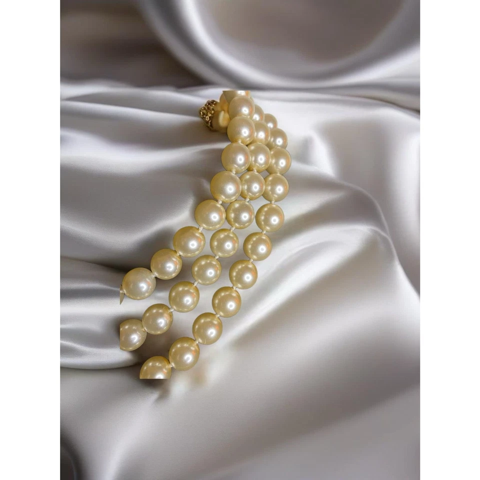 Kenneth Jay Lane 3-Row Ivory Glass Pearl Choker Necklace 22K gold electroplated - Image 4 of 4