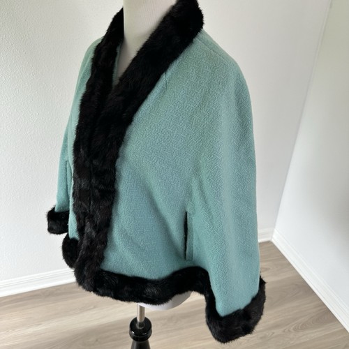 Vintage 50s 60s Turquoise Blue & Black Fur Trim Cape Read* - Picture 8 of 21