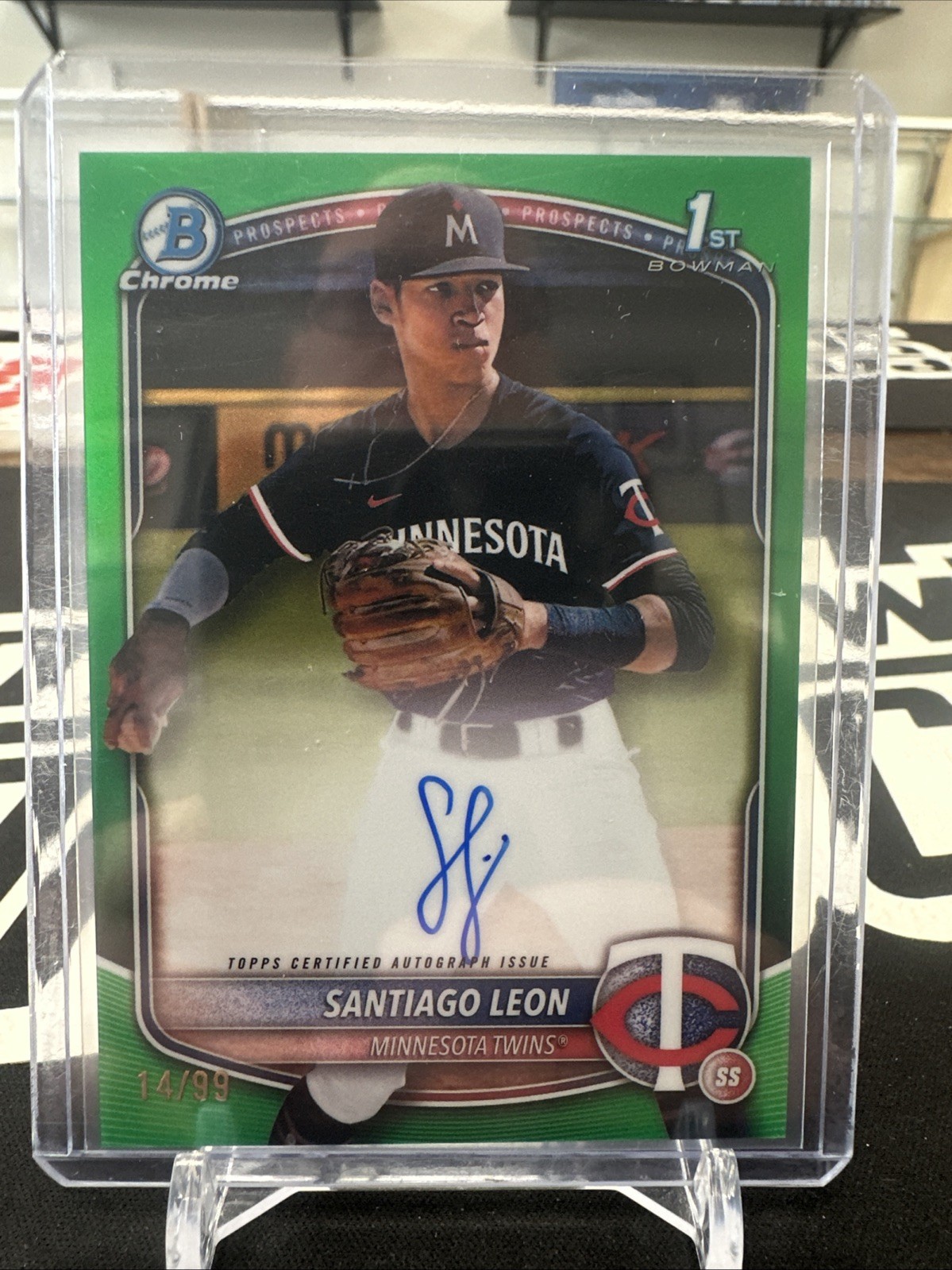 2025 Bowman Chrome Santiago Leon Auto Green Refractor 1st Prospect #/ 99 Twins