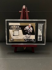 2006-07 UD SP GAME USED - SIDNEY CROSBY - INKED SWEATERS 13/25 - PATCH/AUTO