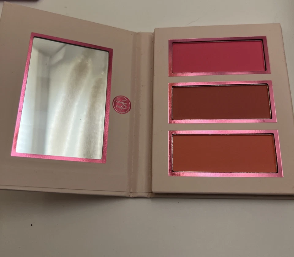 New Mrs. Bella Rosy Blush Trio Palette Mirror Pink 3 Colors Makeup BH Cosmetics - Image 3 of 4