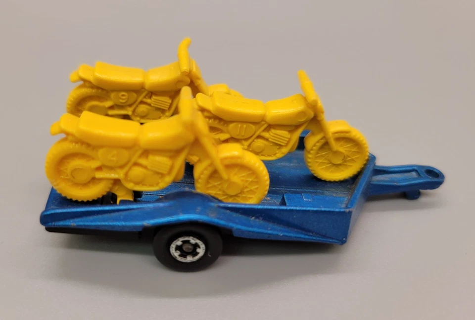  1979 Matchbox Superfast Motorcycle Trailer  Blue with 3 Yellow Bikes Vintage  - Image 3 of 4