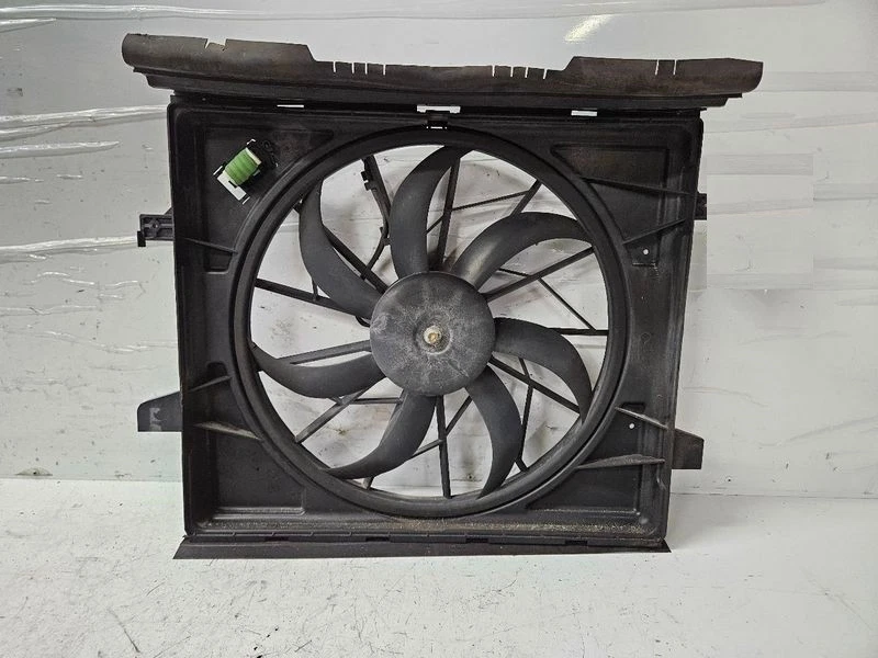 2011-2024 Dodge Durango Radiator Cooling Fan Assembly (heavy duty cooling) OEM Foto 3 de 4