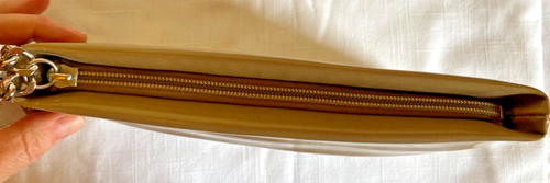 Simply Vera Cream and Tan Wristlet - Very Good Condition - Picture 7 of 11