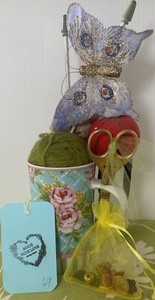 Fancy Scissors Pin Cushion Knitting Needles Sewing Notions Jessie Steele Mug 69