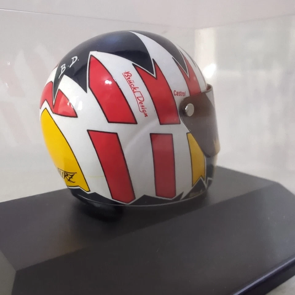 MINICHAMPS 1/8 ALEXANDER WURZ 1996 DRIVERS HELMET F1 CASED MODEL FORMULA ONE - Image 4 of 4