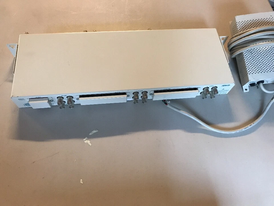 ESTANTE ADTRAN NIU3 3 RANURAS CON 2 MÓDULOS X 1213075 CON OREJAS DE RACK Foto 4 de 4