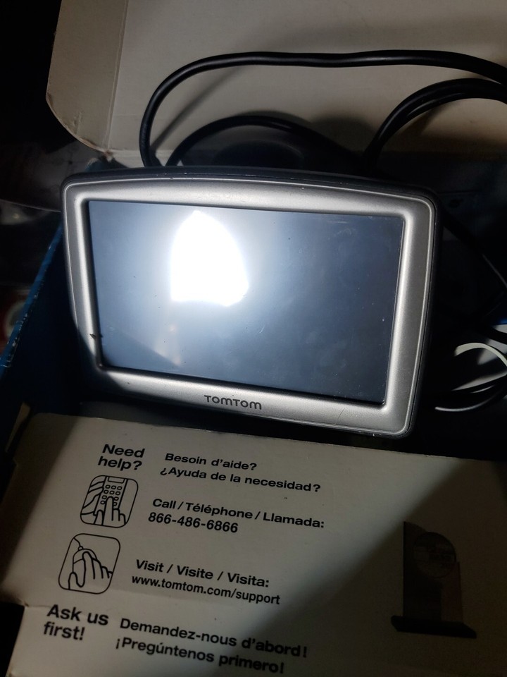 TomTom XL 330S Car GPS Navigator Set USA/Canada Maps 4.3" LCD Screen