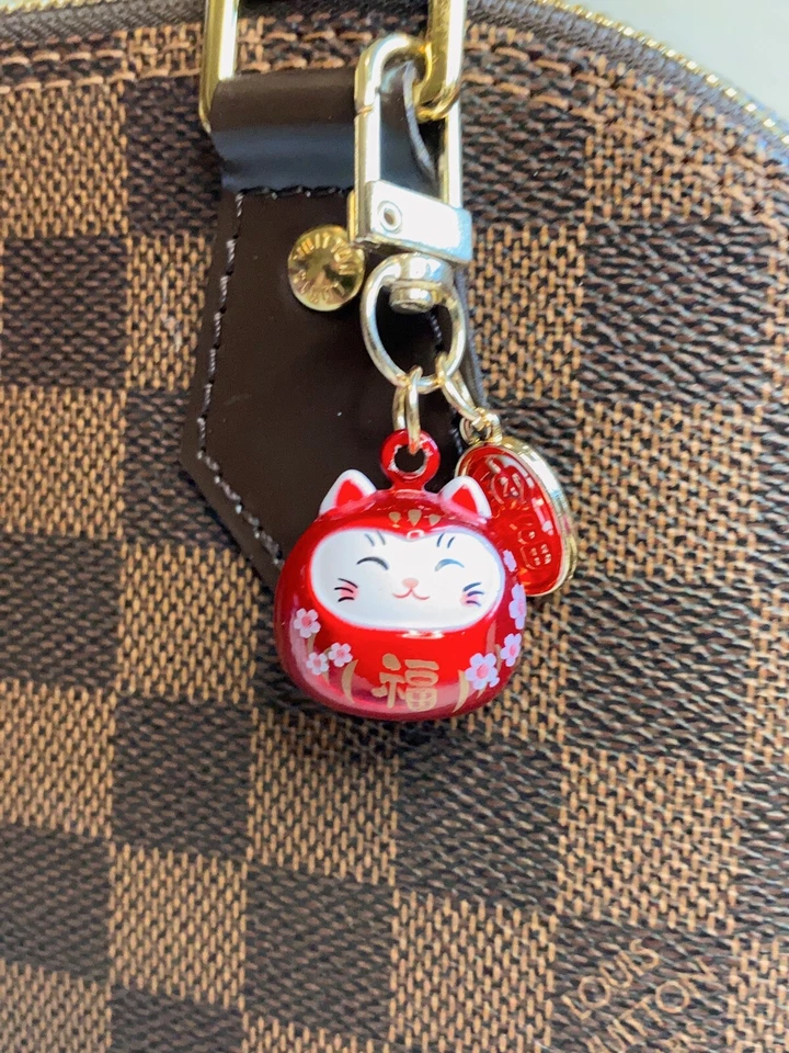 Japón Maneki Neko Gato de la Suerte Llavero Bolso Dije Campana Buena Suerte Fortuna Rojo Foto 3 de 3