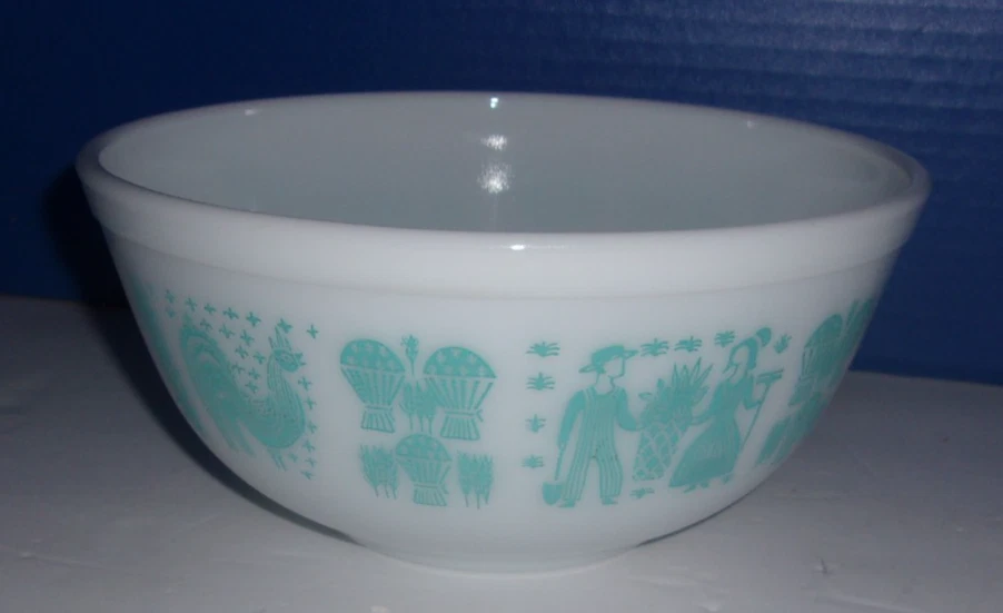 Pre Owned Pyrex Amish Butter Pat Mixing Bowl 2-1/2 Dt.
