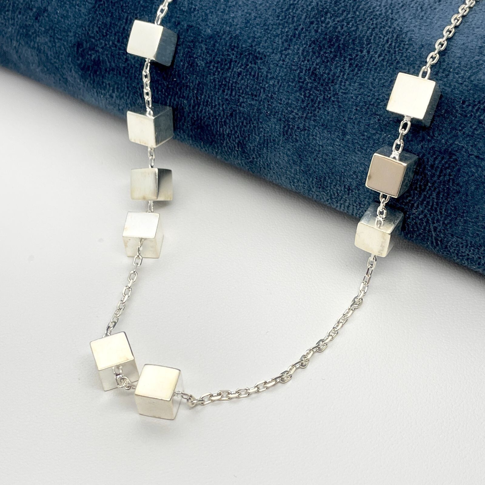 Collier 1/2 Sautoir Vintage Avec Pendentif En Obsidienne Neige Et Papillon - Longueur 54cm + Rallonge