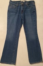 Women  s Levi's brand Jeans Size 12. Item JW12-03