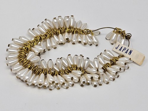 144 pcs 4mm x 8mm Teardrop White Pearl Beads Plastic Pearls with Gold Metal Loop - 第 1/3 張圖片