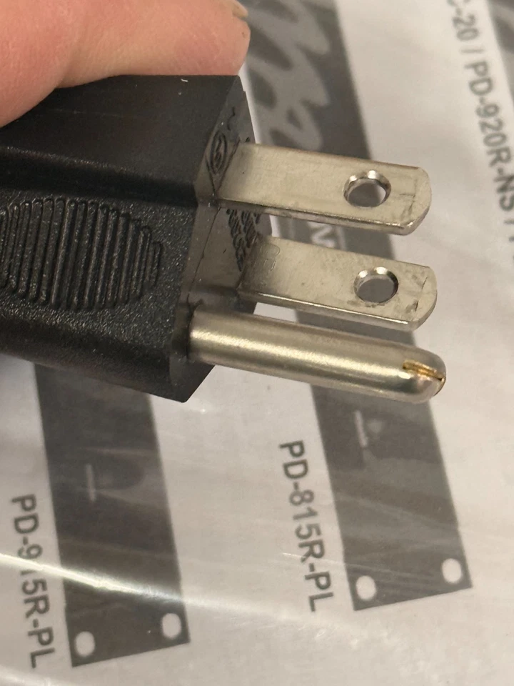 Middle Atlantic 9-Outlet PDU Rackmount 1U Power Strip 120V/15A # PD-915R-PL - Image 4 of 4