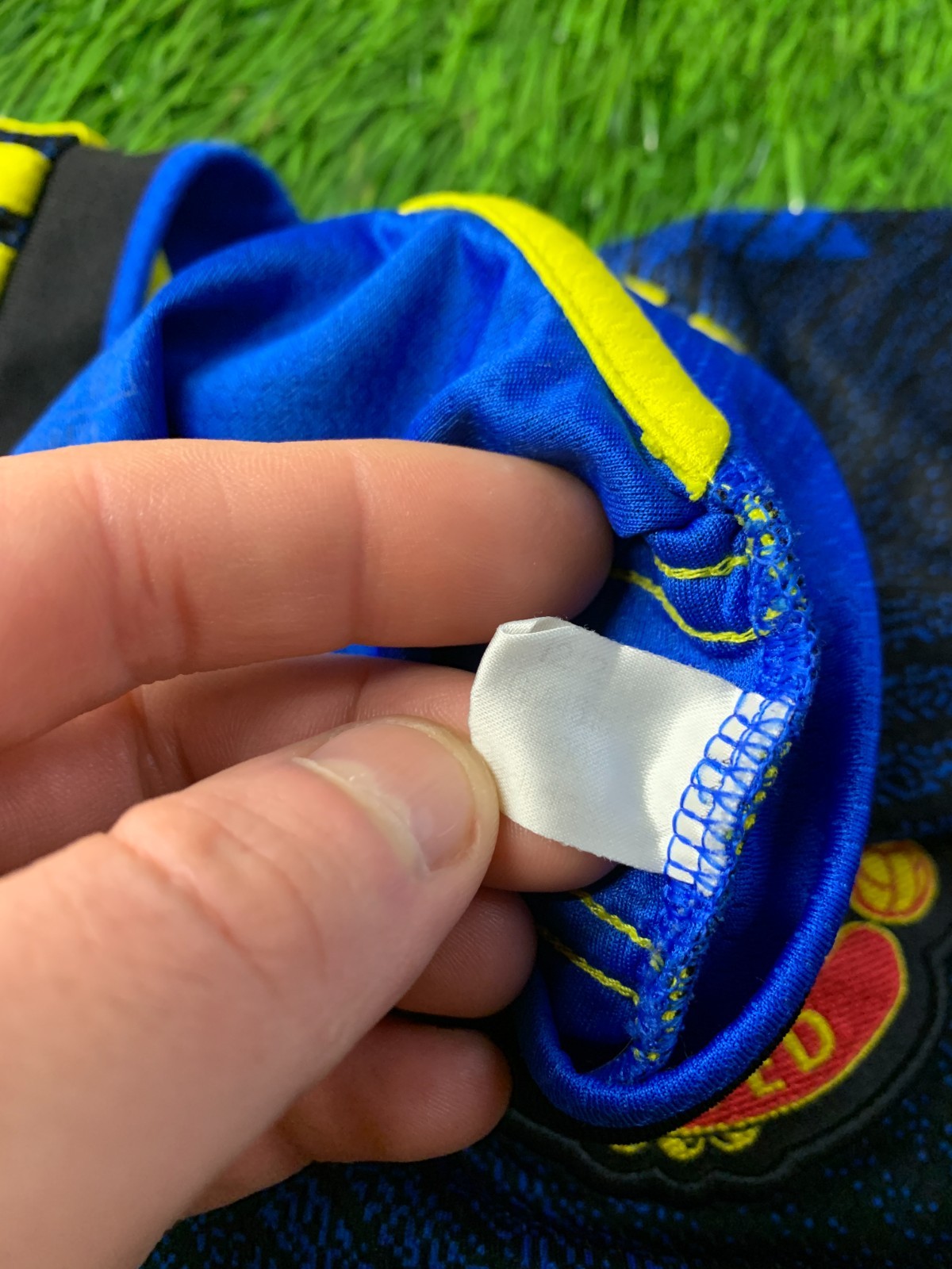 MANCHESTER UNITED 2021/2022 FOOTBALL SHIRT JERSEY THIRD ADIDAS ORIGINAL SIZE M thumbnail 9