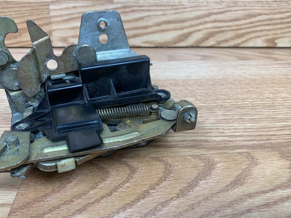 Cerradura puerta delantera derecha actuador pestillo OEM 88-89 BMW E24 635CSi M6 Foto 3 de 4